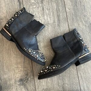 Modern vice shoes size 6 black shoes booties